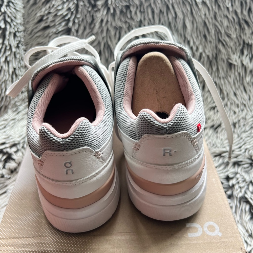 On The Roger Advantage (women’s size 11) BRAND NEW- NEVER WORN! - Picture 3 of 7